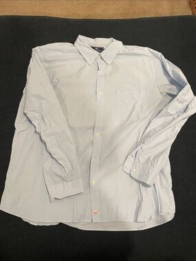 Vineyard Vines Men's Light Blue Button-Down Dress Shirt with Chest Pocket